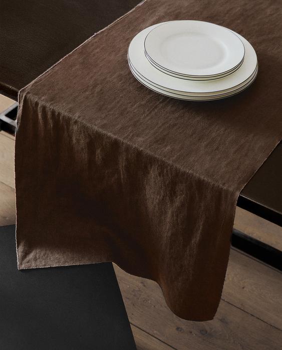 TABLE RUNNER 01 TABLE RUNNER 01