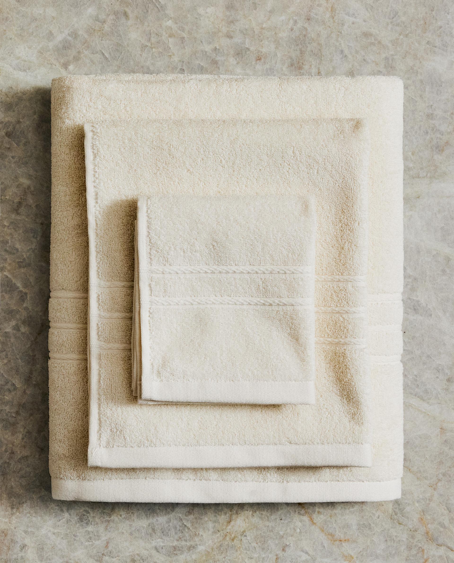 BATH TOWEL WITH BORDER