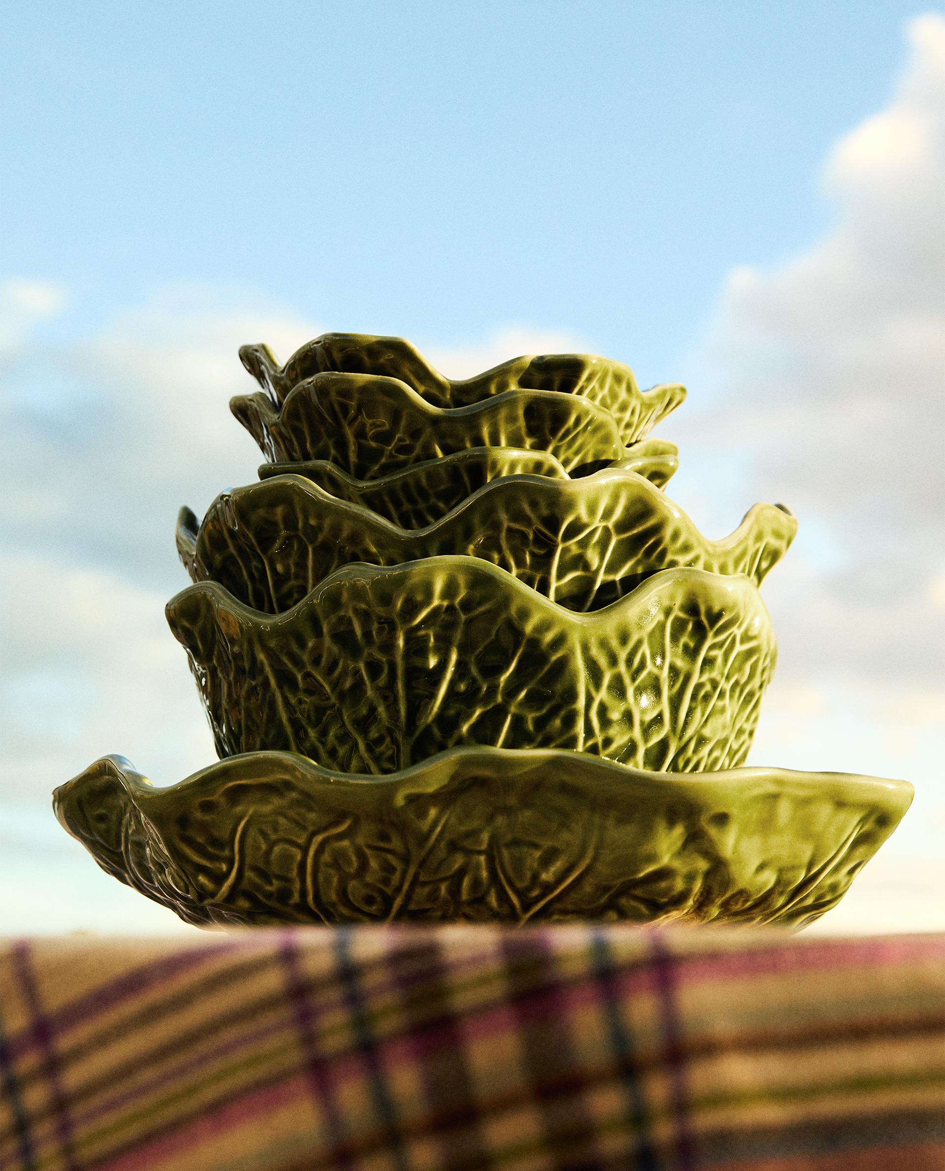 CABBAGE-SHAPED STONEWARE TABLEWARE AND CHAIRS