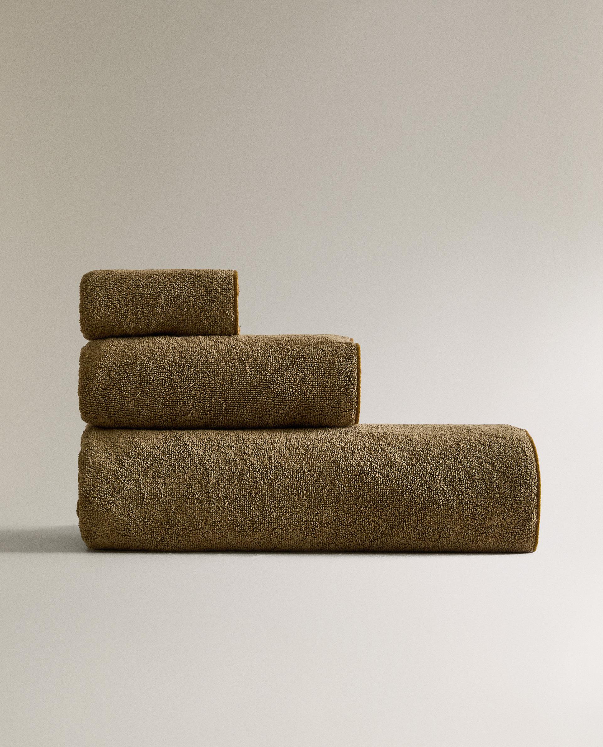 COTTON TOWEL WITH OVERLOCK | Zara Home Norge / Norway