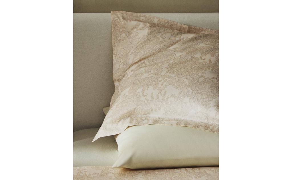 KOPFKISSENBEZUG AUS SATIN MIT PAISLEY-PRINT