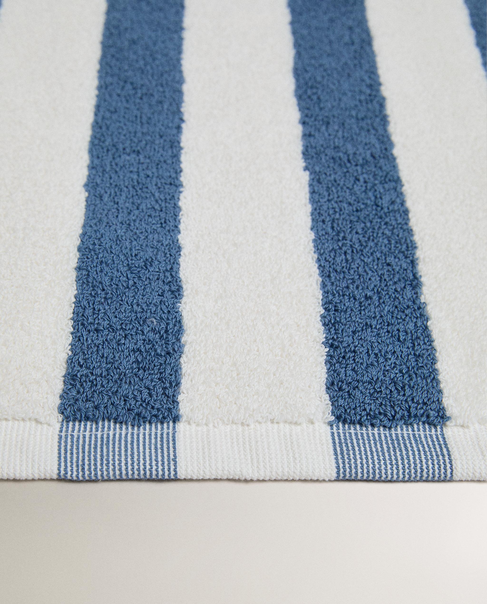 TWO-TONE STRIPED BATH MAT product thumbnail 3
