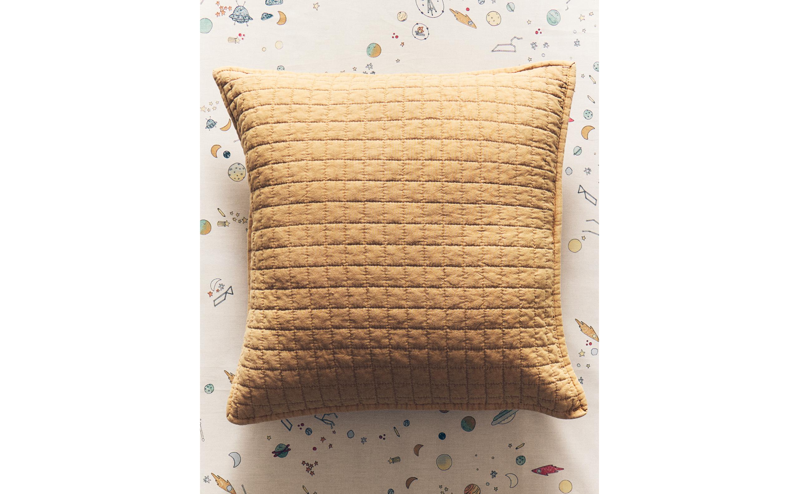 ZARAホーム キルトカバーダブル＆同柄クッションセット 45121005518-p1.jpg?ts=