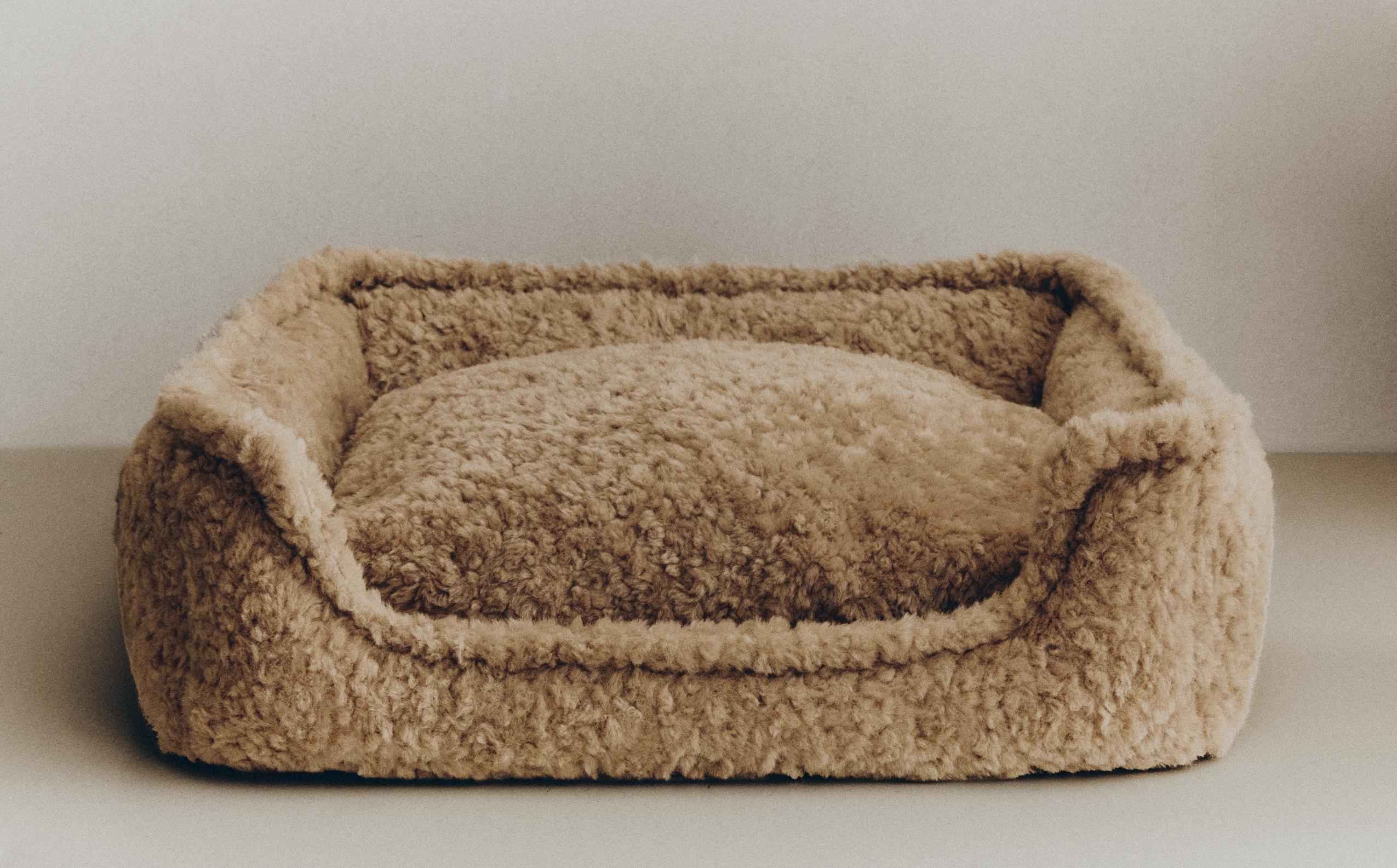 FAUX SHEARLING PET BED | Zara Home United States of America