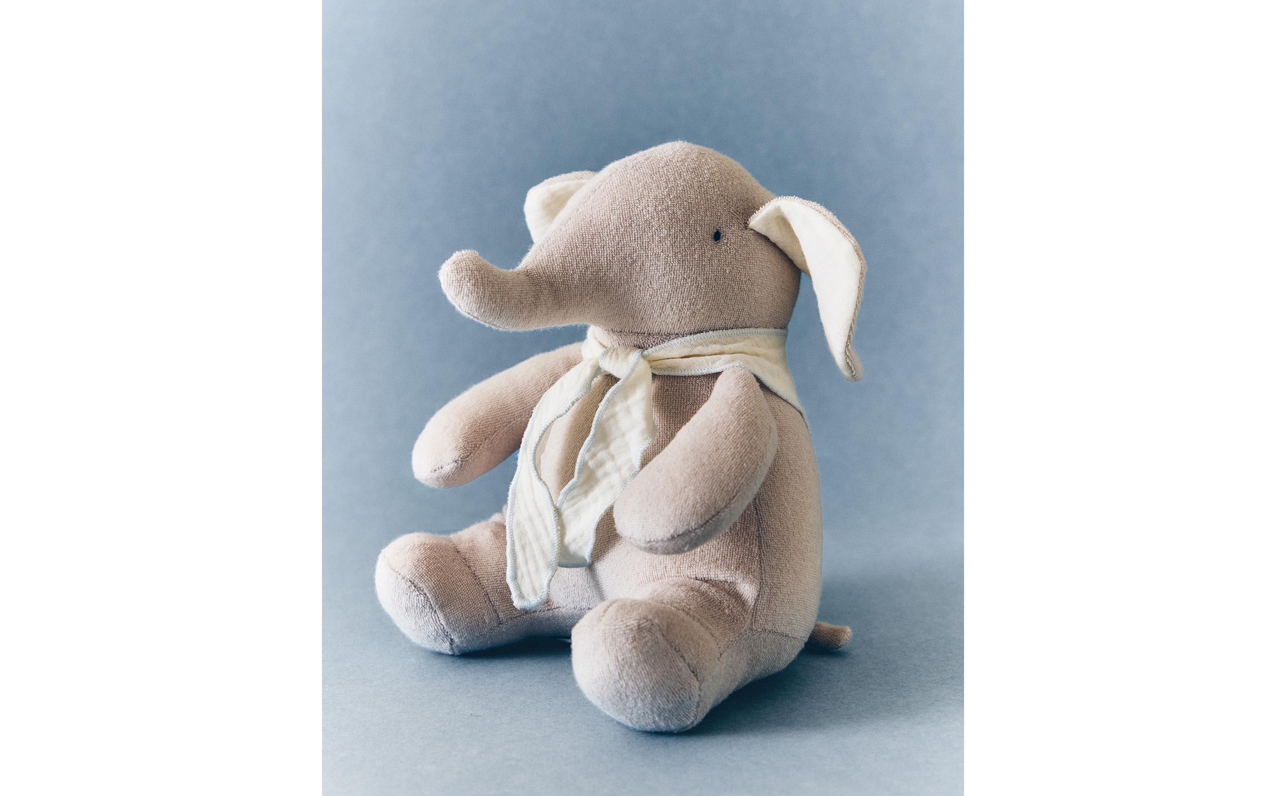 ゾウ ぬいぐるみ Amazon.co.jp: ゾウのシンフォニー ウルトラ BIG ぬいぐるみ