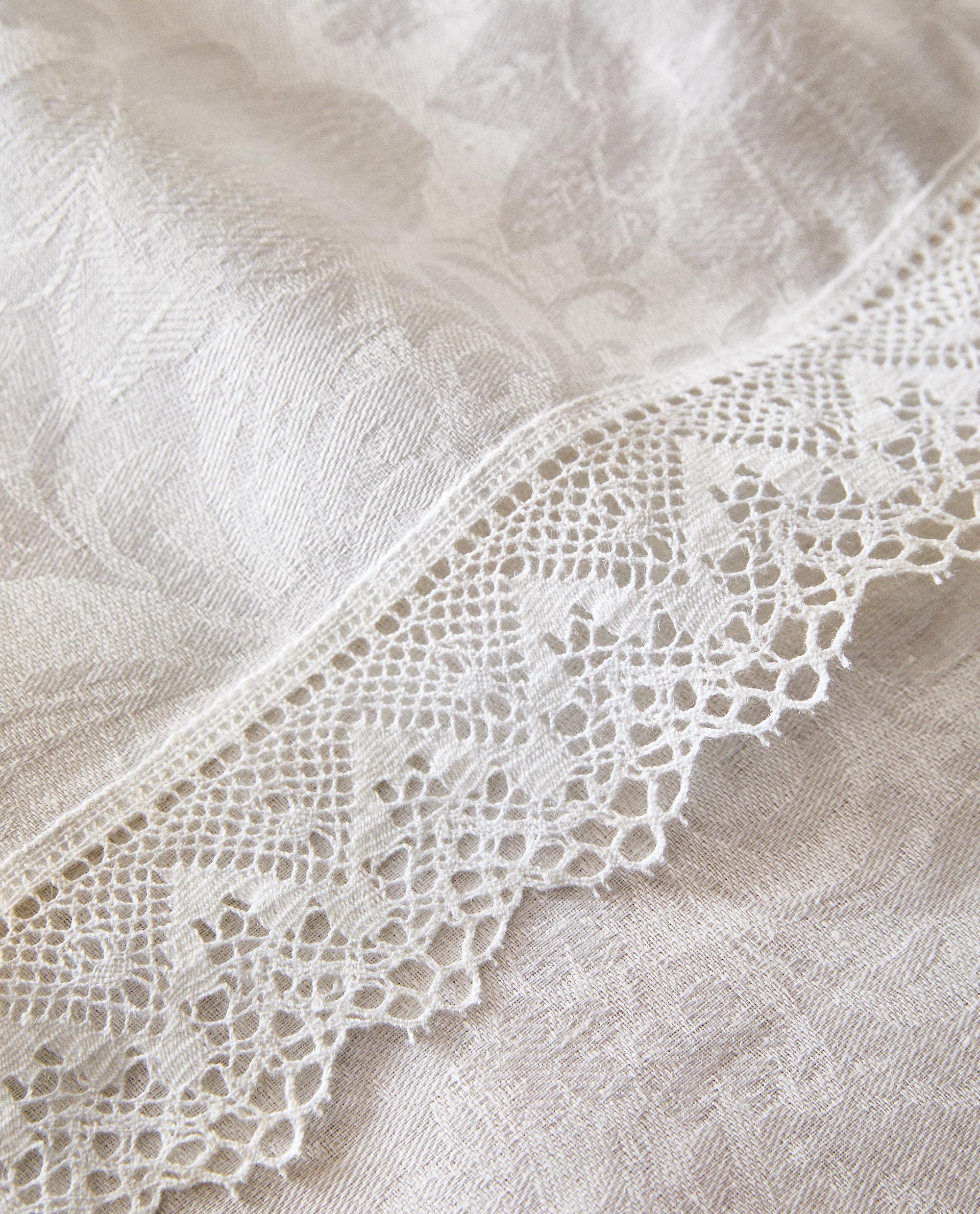 LINEN JACQUARD TABLECLOTH WITH LACE TRIM