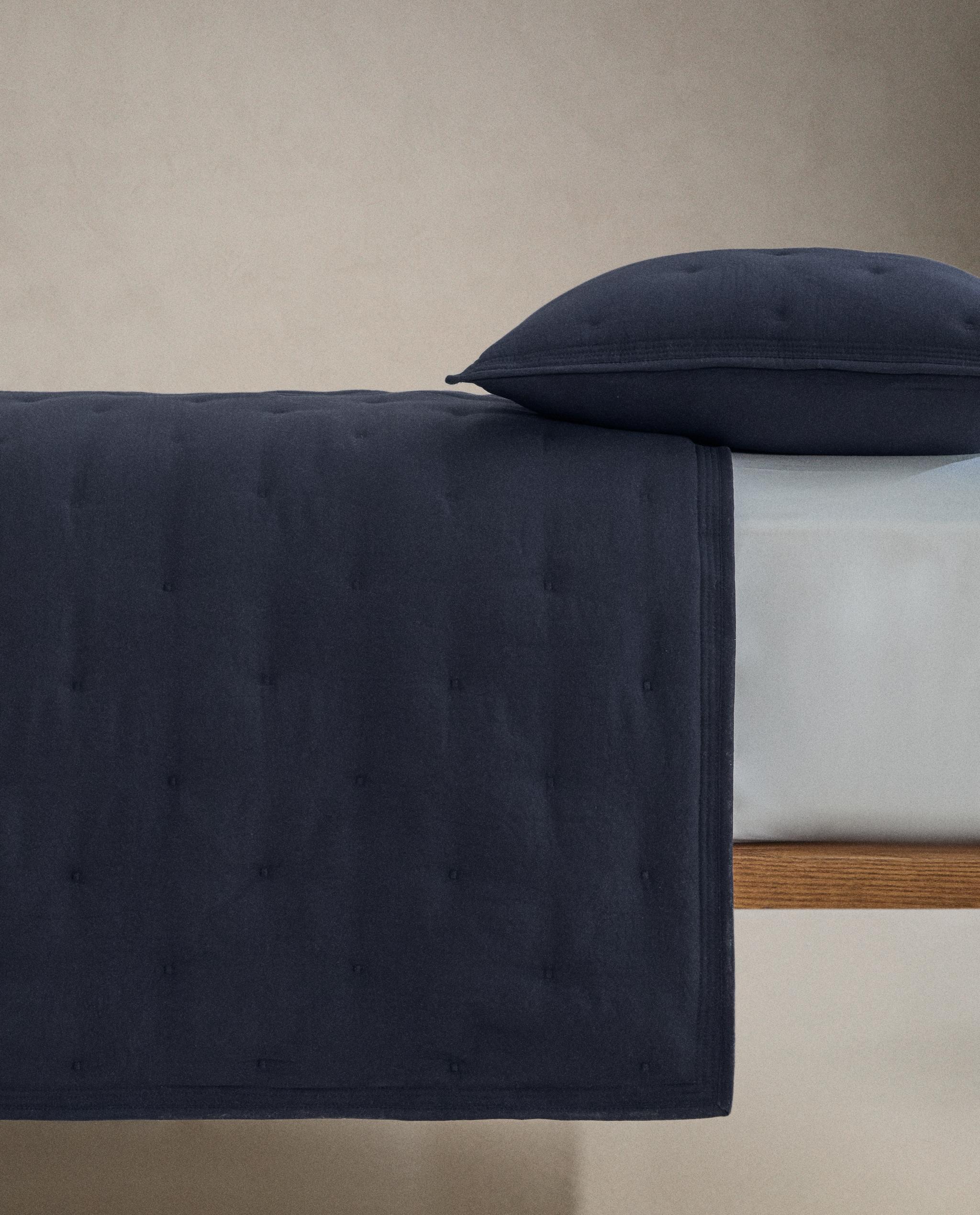 MICROFIBRE QUILTED BEDSPREAD product thumbnail 20
