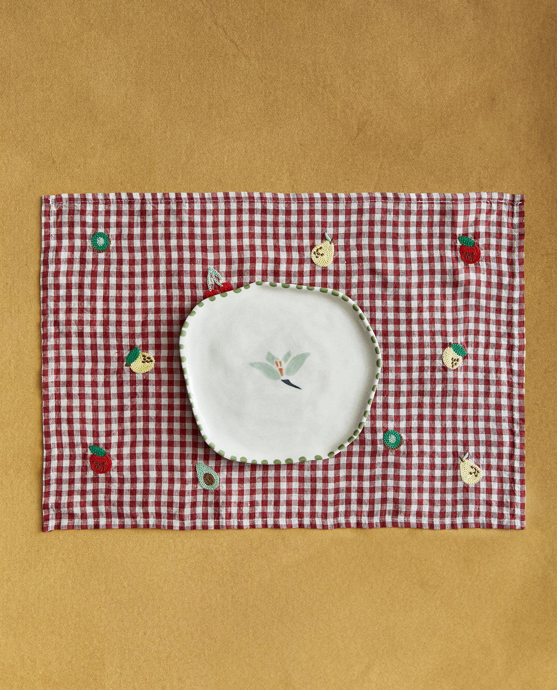 EMBROIDERED FRUIT PLACEMAT