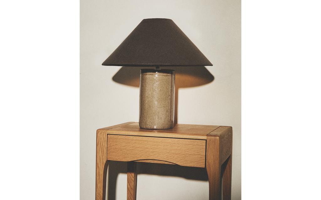 TABLE LAMP WITH STONEWARE BASE