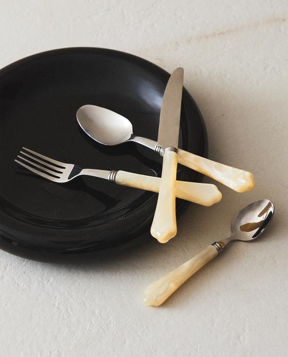 ENSEMBLE COUVERTS 4 PIÈCES MANCHE EFFET NACRÉ ENSEMBLE COUVERTS 4 PIÈCES MANCHE EFFET NACRÉ