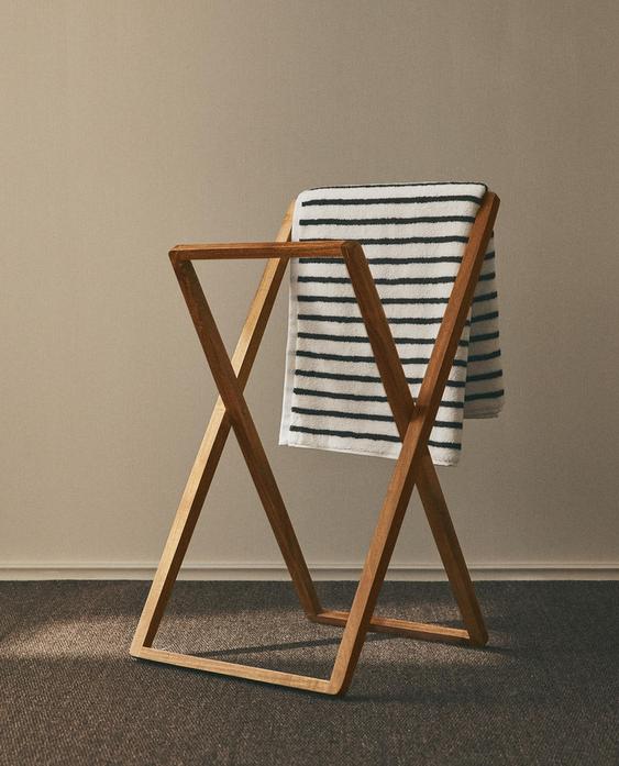 ACACIA WOOD TOWEL RACK