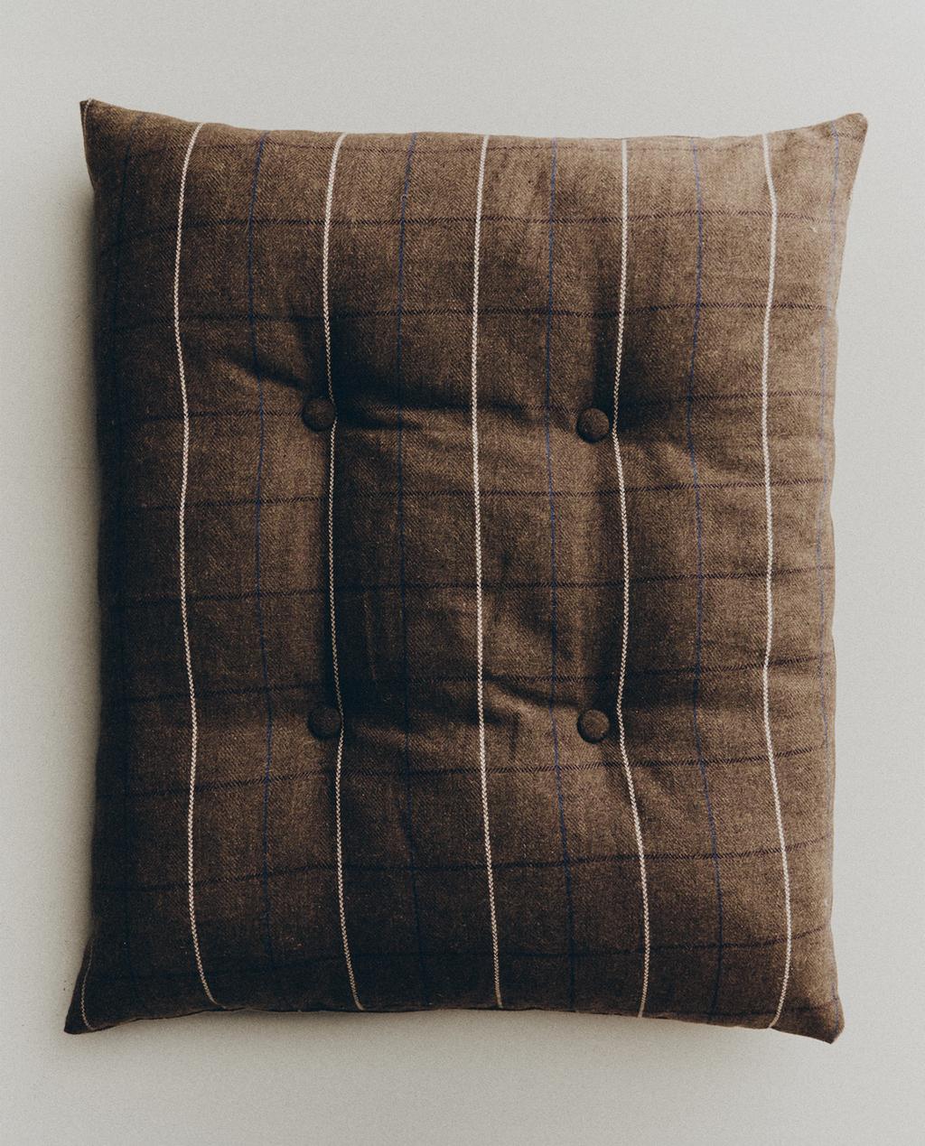 REMOVABLE PET FLOOR CUSHION