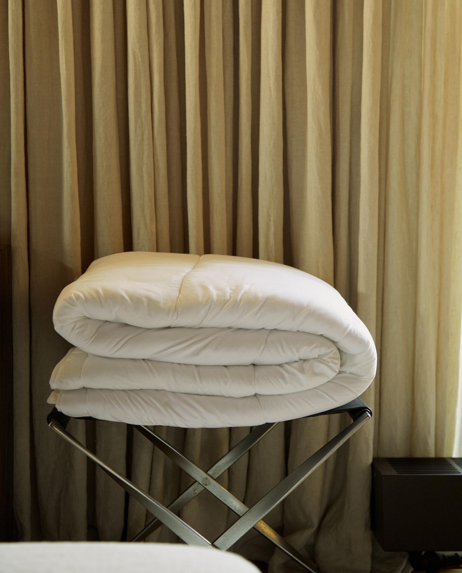 FEATHER TOUCH DUVET FILLING (300 GXM²) product thumbnail 17