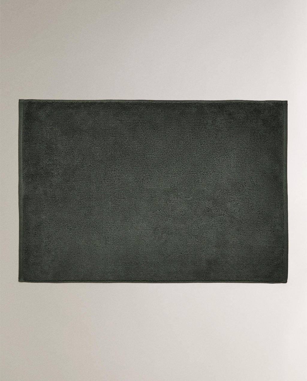 VANNASISTABAS PAKLĀJS AR GRAUDAINU FAKTŪRU