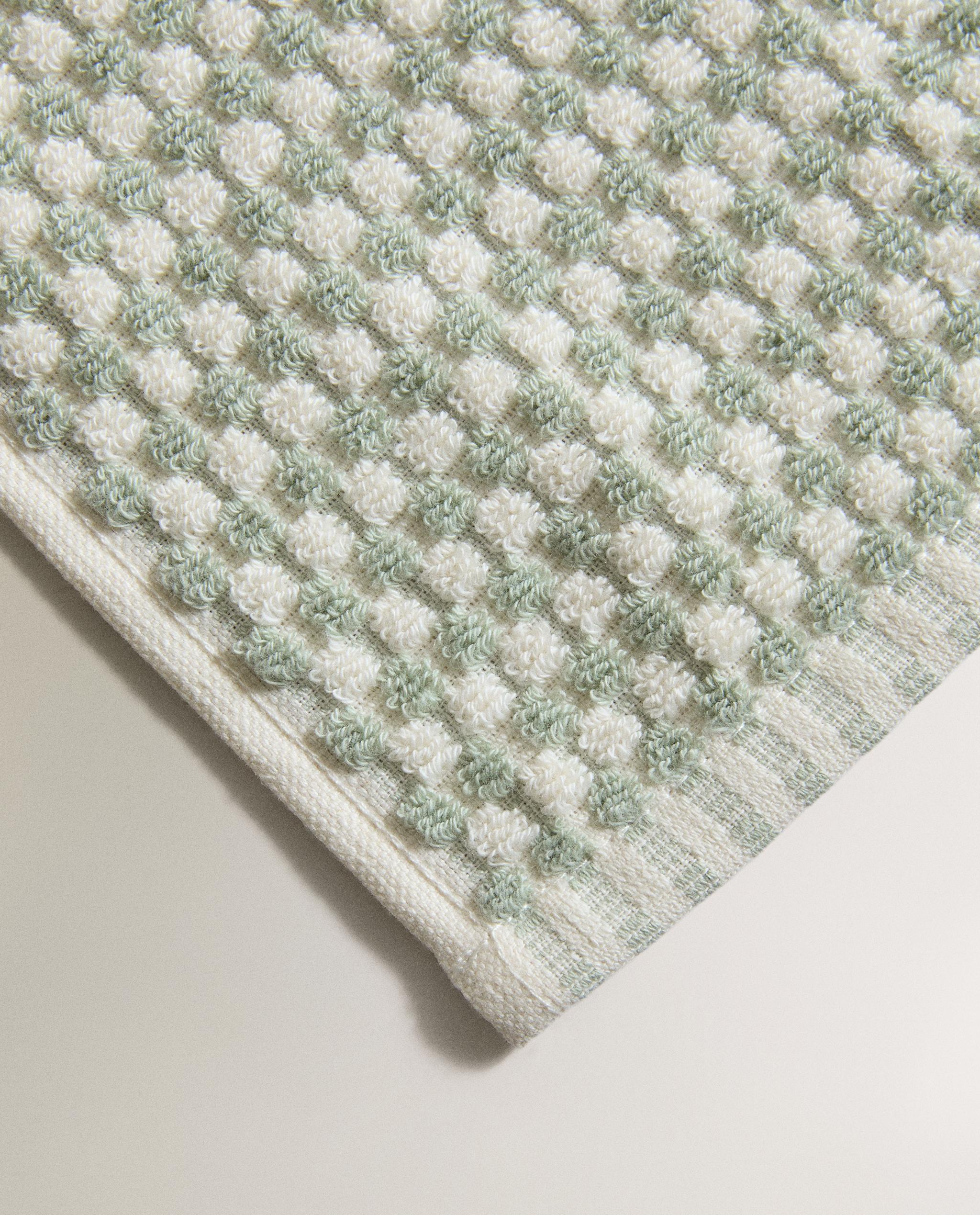 TEXTURED COTTON BATH TOWEL product thumbnail 2