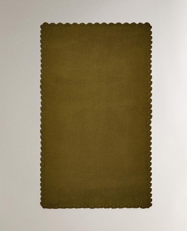 鈎編飾邊嬰兒毛毯