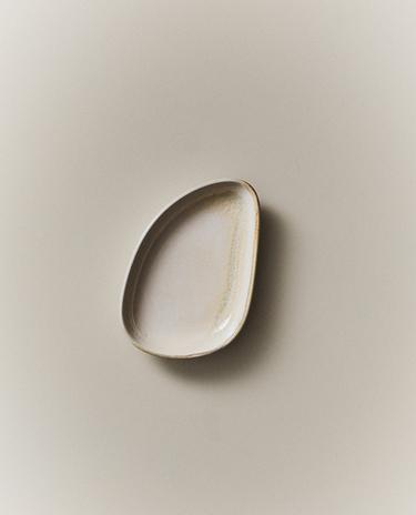 طبق صغير بيج فاتح من الخزف الحجري