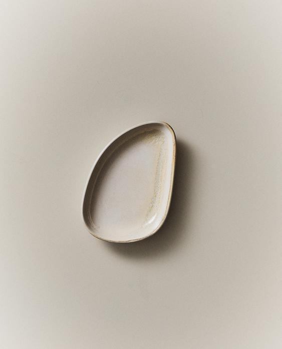 طبق صغير بيج فاتح من الخزف الحجري