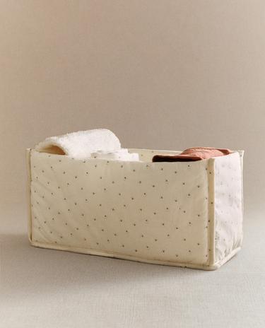 منظم ملابس للرضّع بأزهار