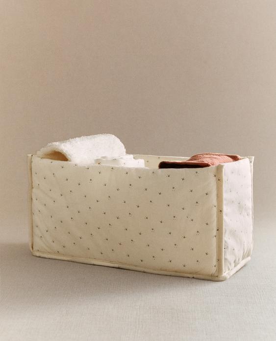 BABY-KLEIDER-ORGANIZER MIT BLUMEN BABY-KLEIDER-ORGANIZER MIT BLUMEN