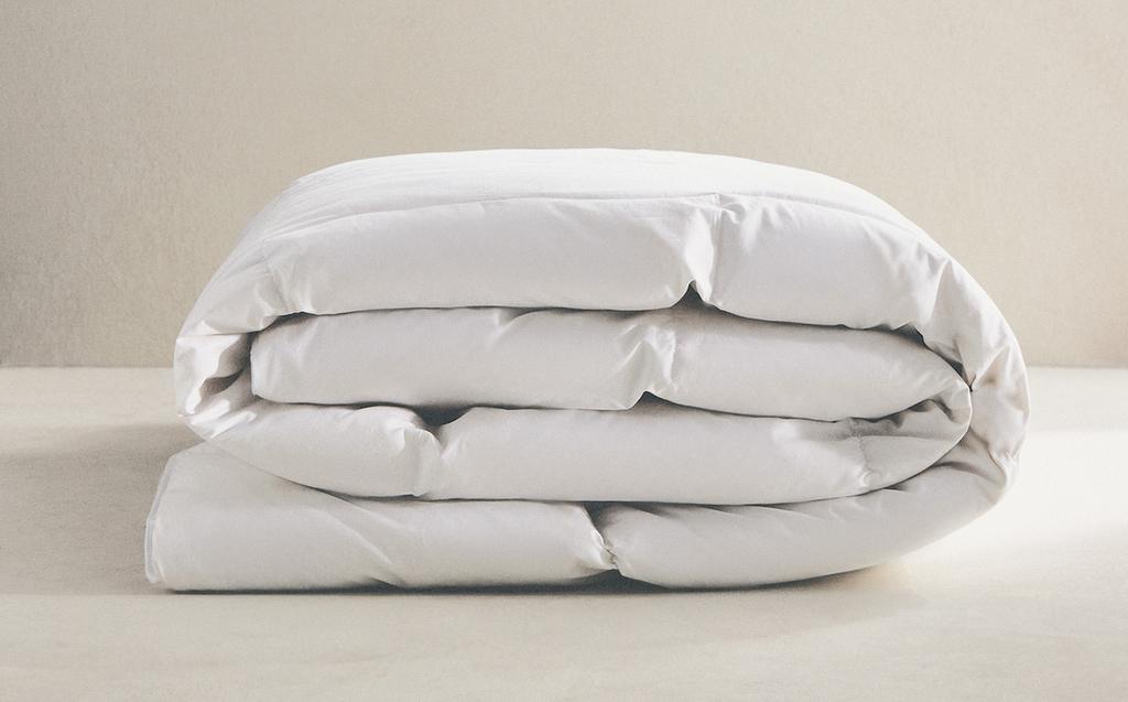 FEATHER AND DOWN DUVET FILLING (300 GXM²) FEATHER AND DOWN DUVET FILLING (300 GXM²)