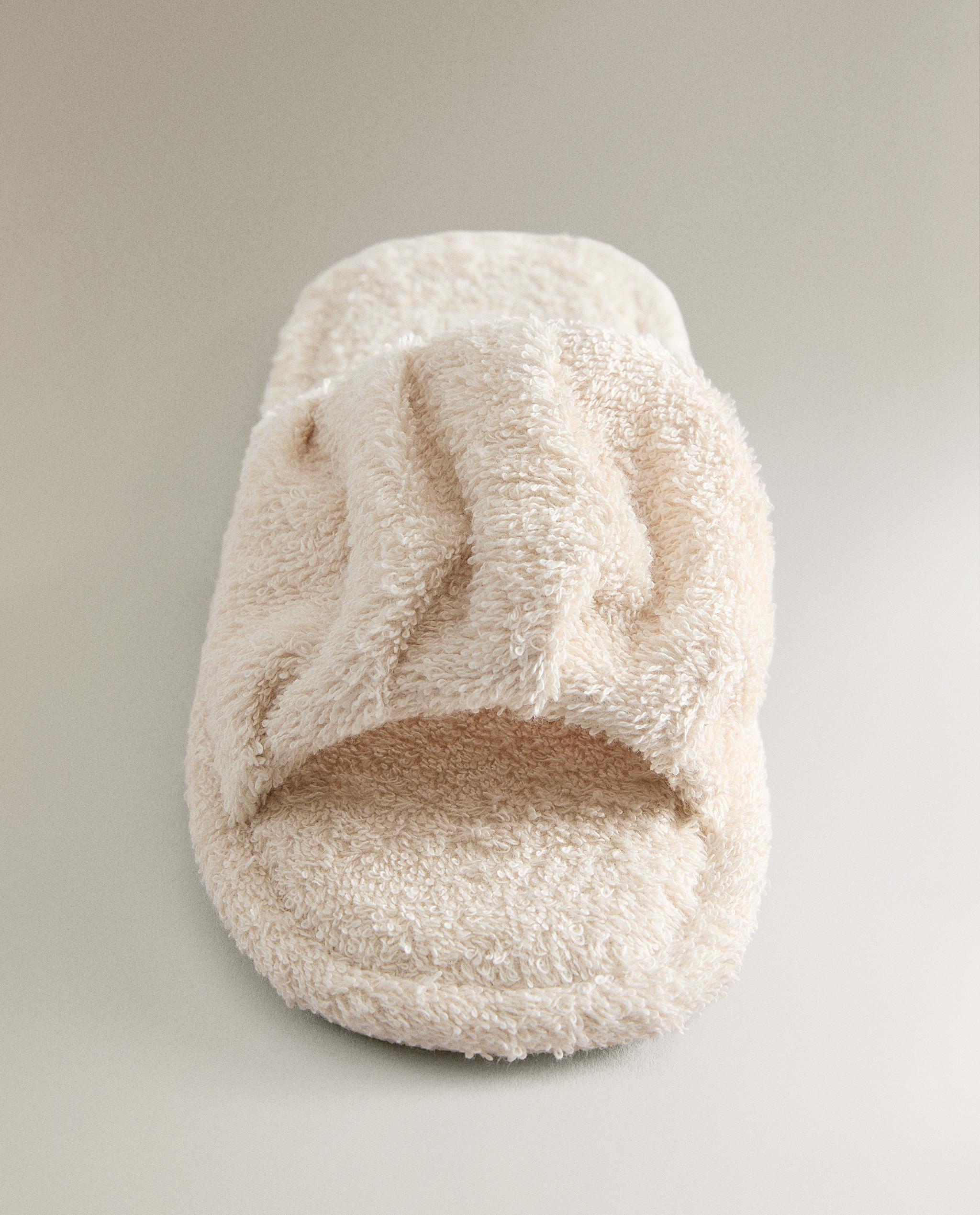 PLEATED TERRY BATHROOM SLIDERS product thumbnail 3