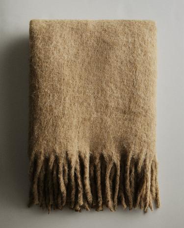 FRINGED SOFT THROW