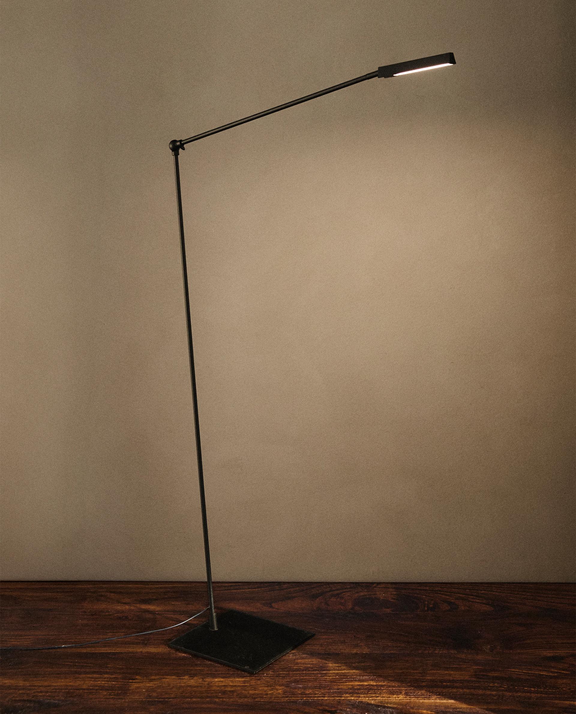 LED METAL STEM DESK LAMP