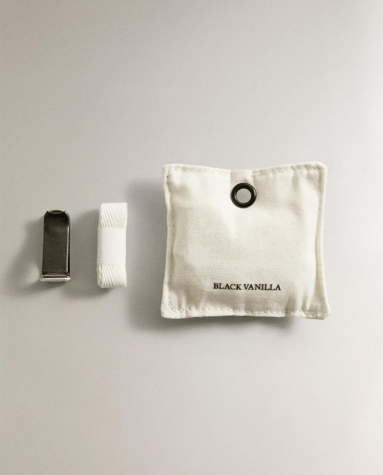 BLACK VANILLA CAR AIR FRESHENER