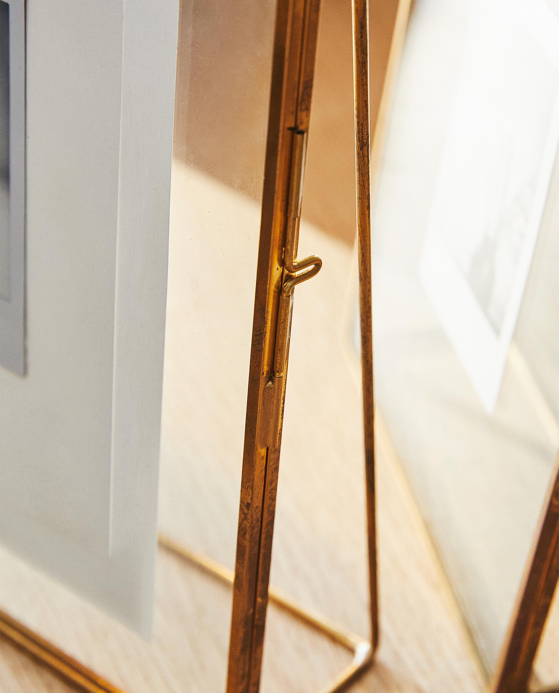 TRIANGULAR STRUCTURE PHOTO FRAME product thumbnail 9