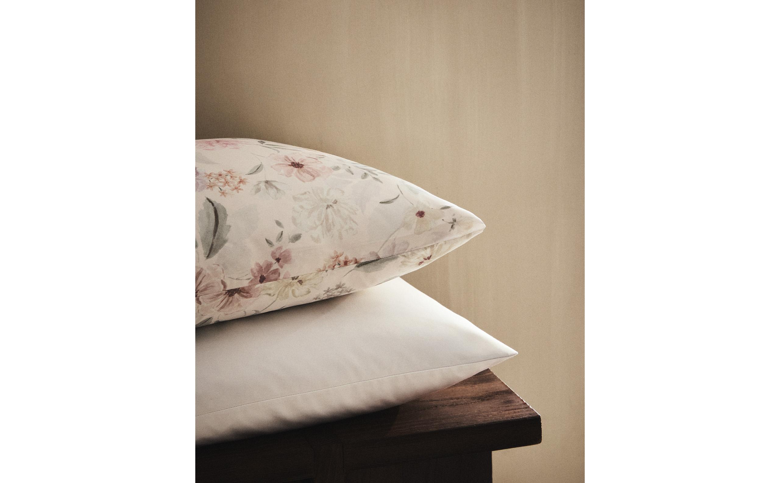 フローラル サテン ピローケース | Zara Home 日本/Japan