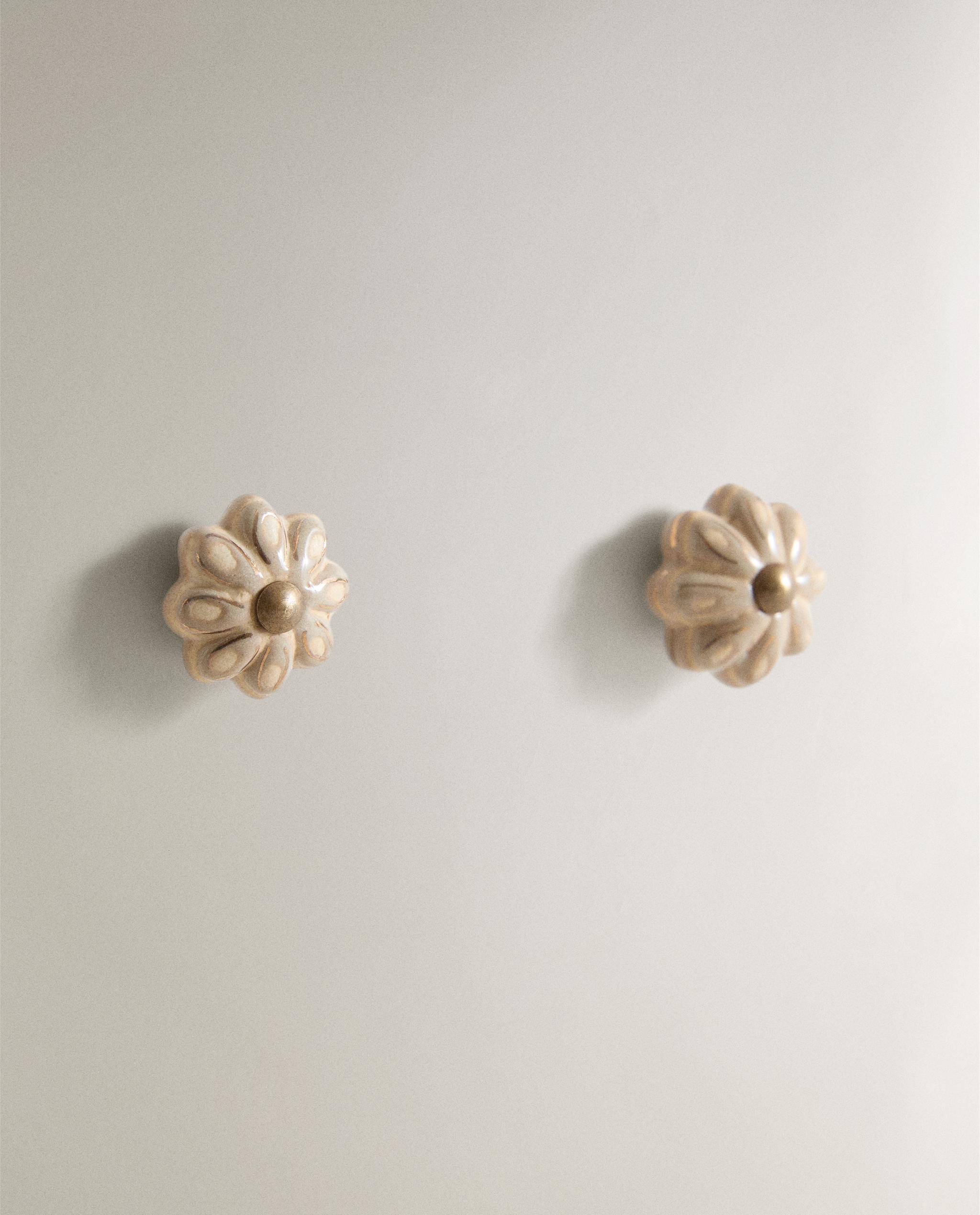 PACK OF CERAMIC FLOWER DOOR KNOBS (PACK OF 2) product thumbnail 12