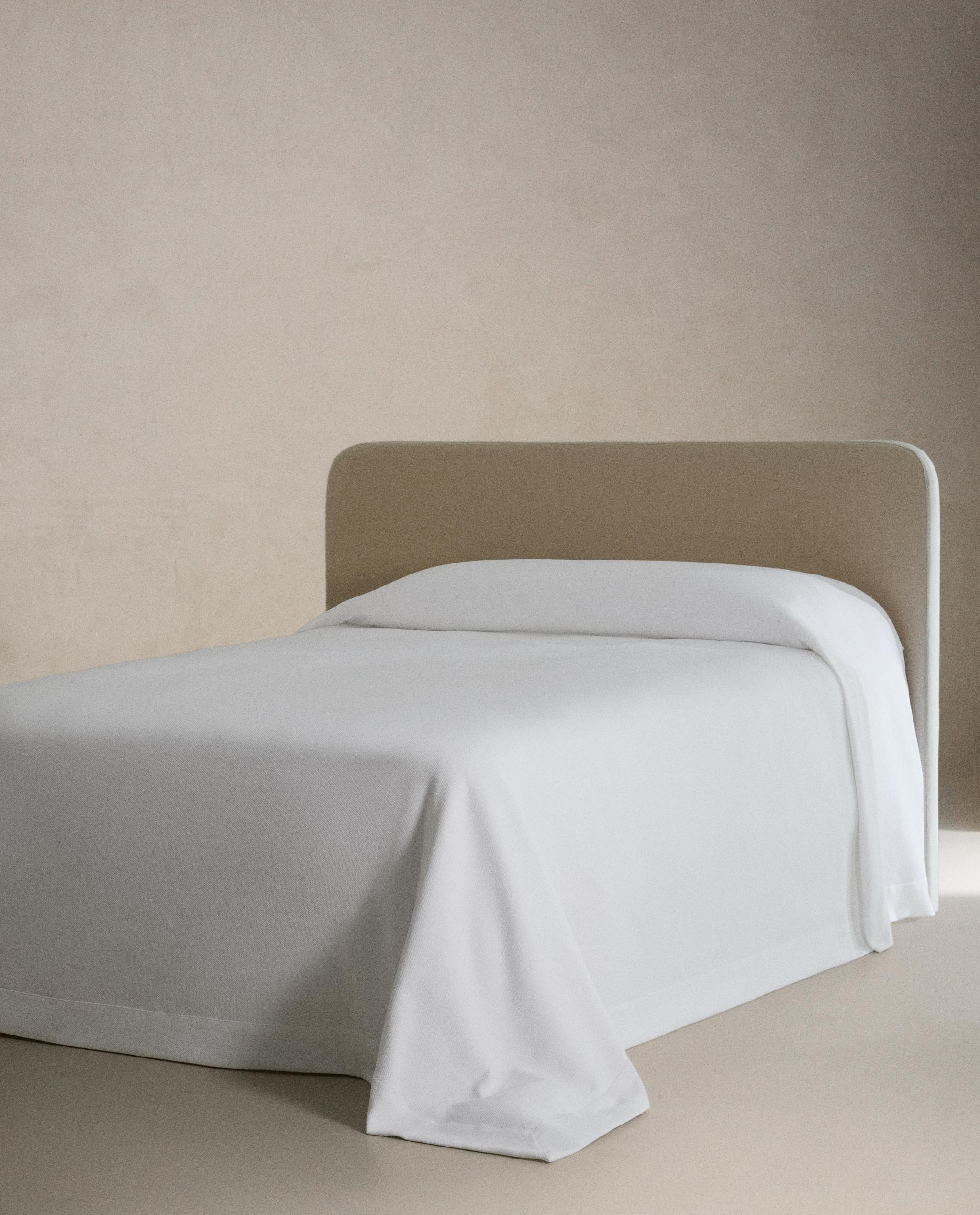 レリーフスクエア ワイドエッジ ベッドスプレッド | Zara Home 日本/Japan