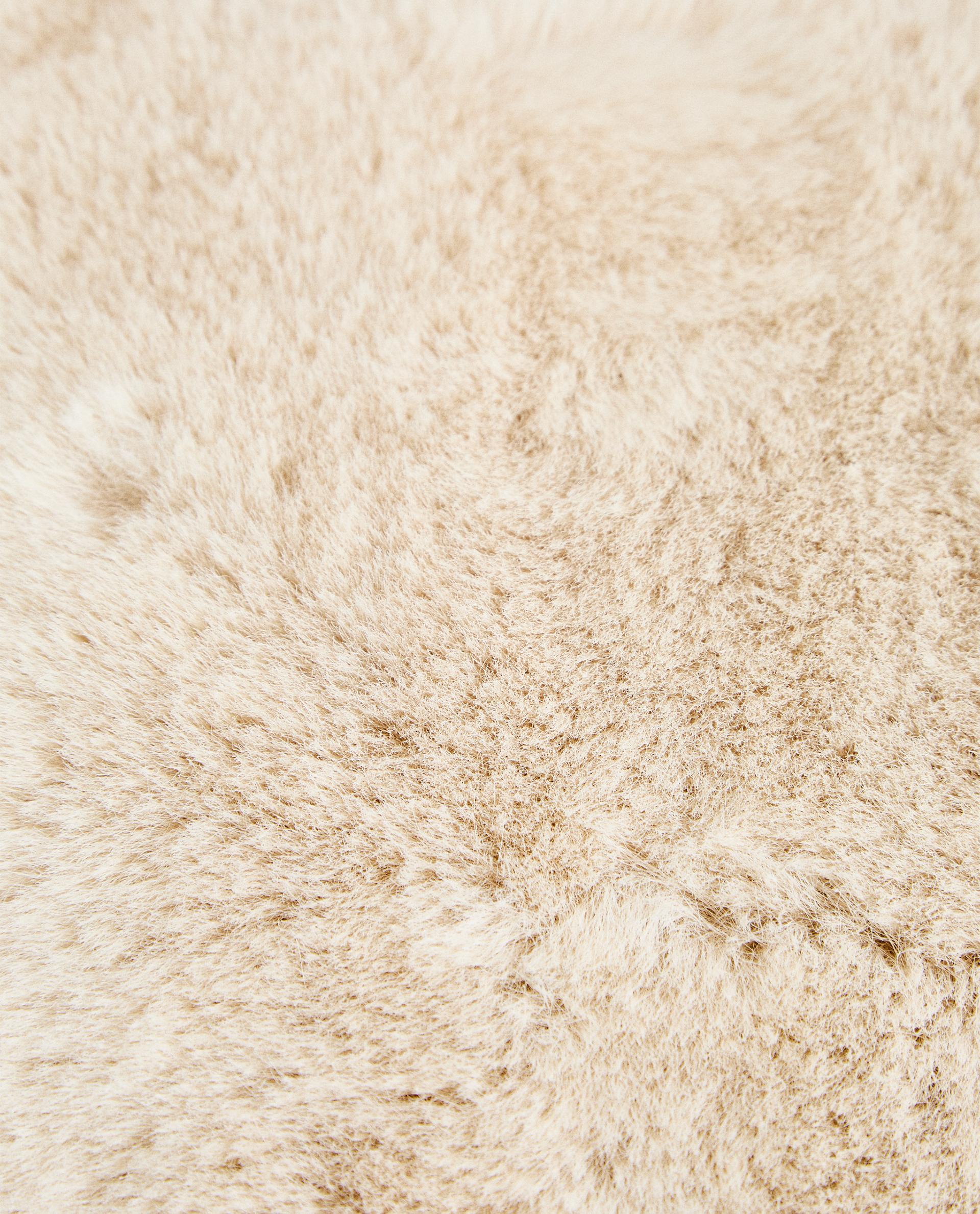 イレギュラー フェイクファー ラグ スモール | Zara Home 日本/Japan