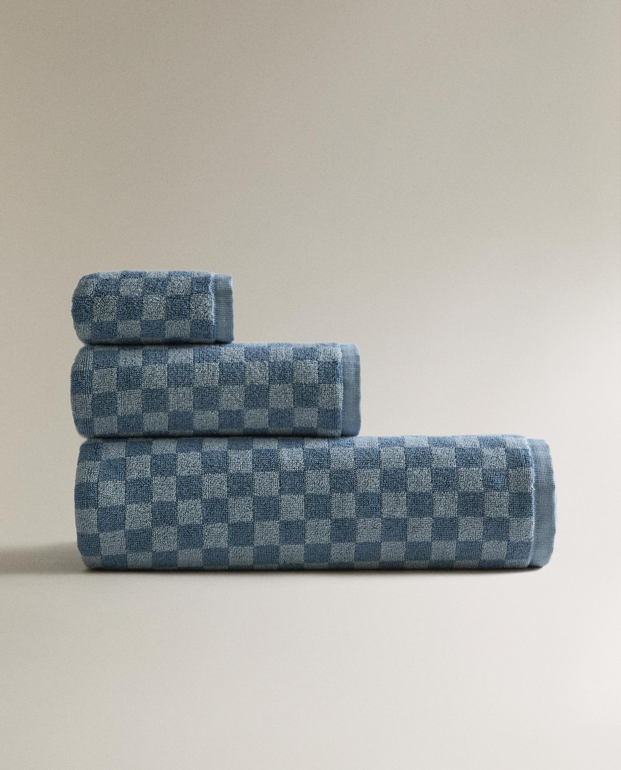 CHEQUERED BATH TOWEL product thumbnail 2