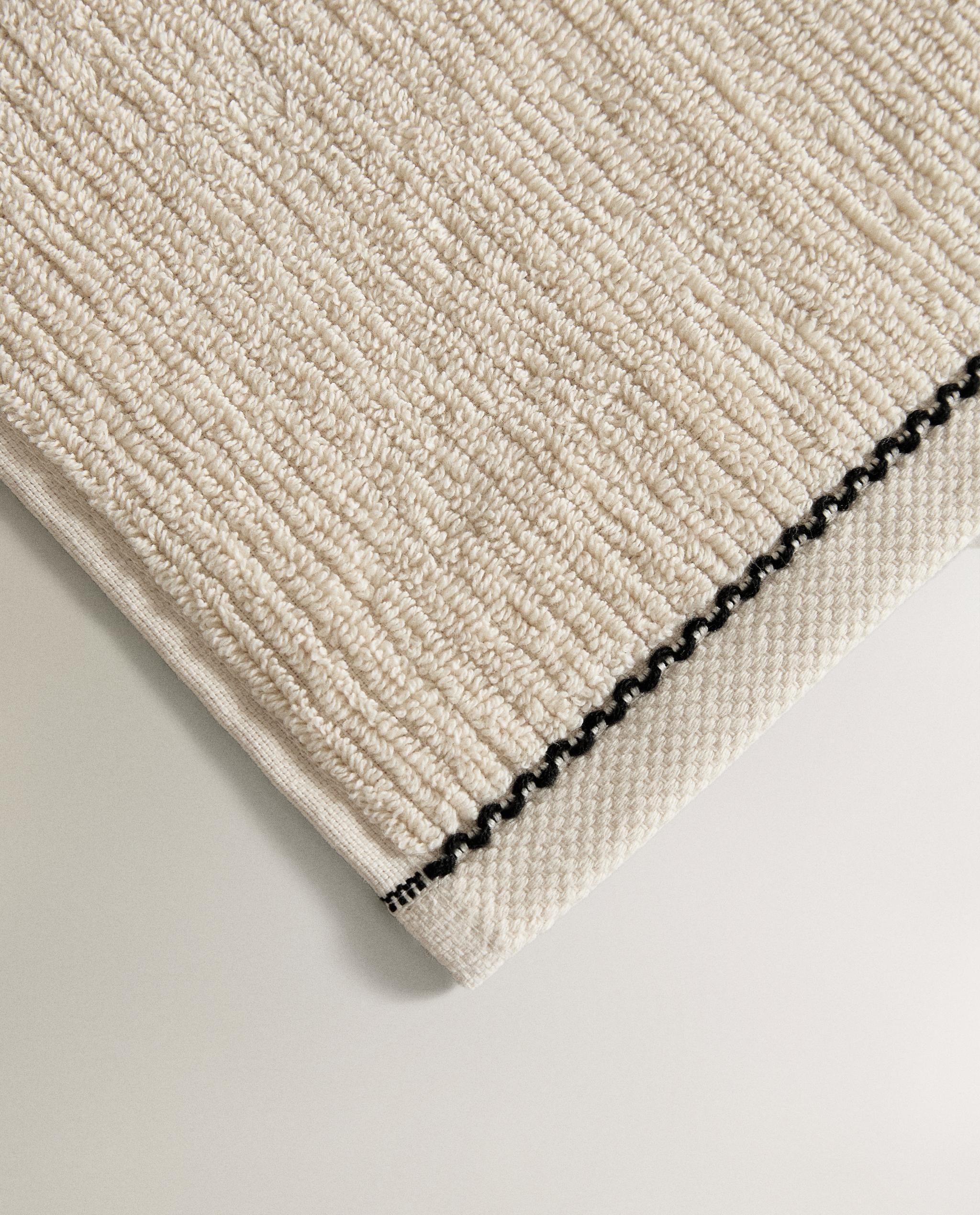 BATH TOWEL WITH TOPSTITCHING product thumbnail 4
