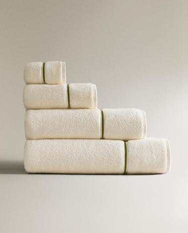 BATH TOWEL WITH EMBROIDERED SCALLOP