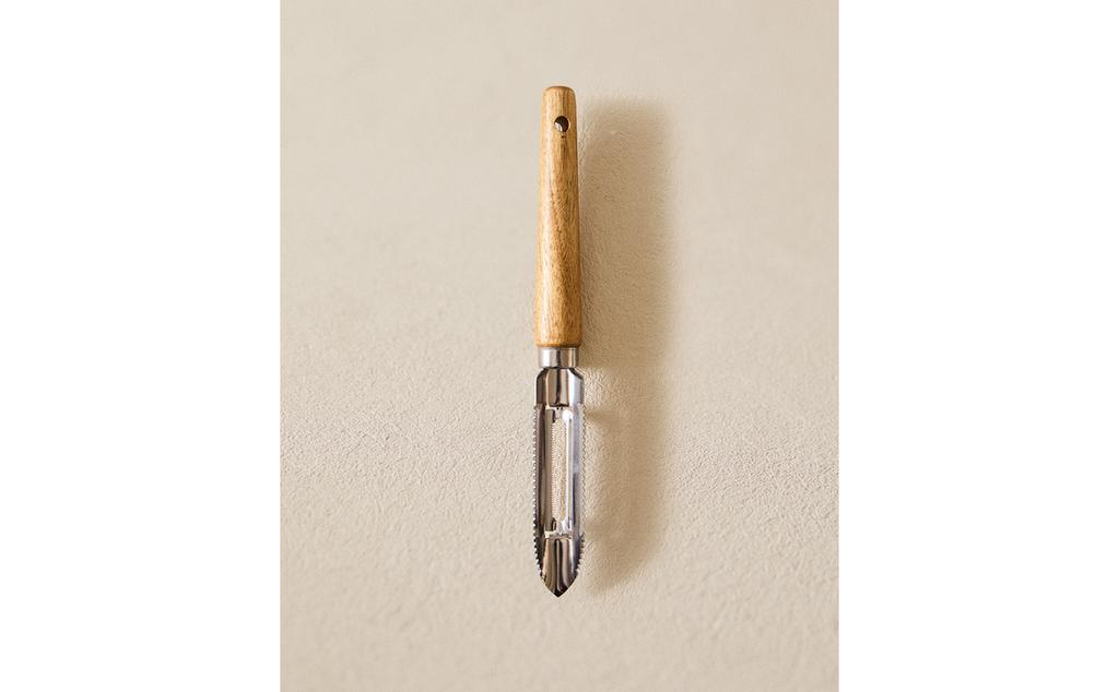 KITCHEN PEELER WITH WOODEN HANDLE KITCHEN PEELER WITH WOODEN HANDLE