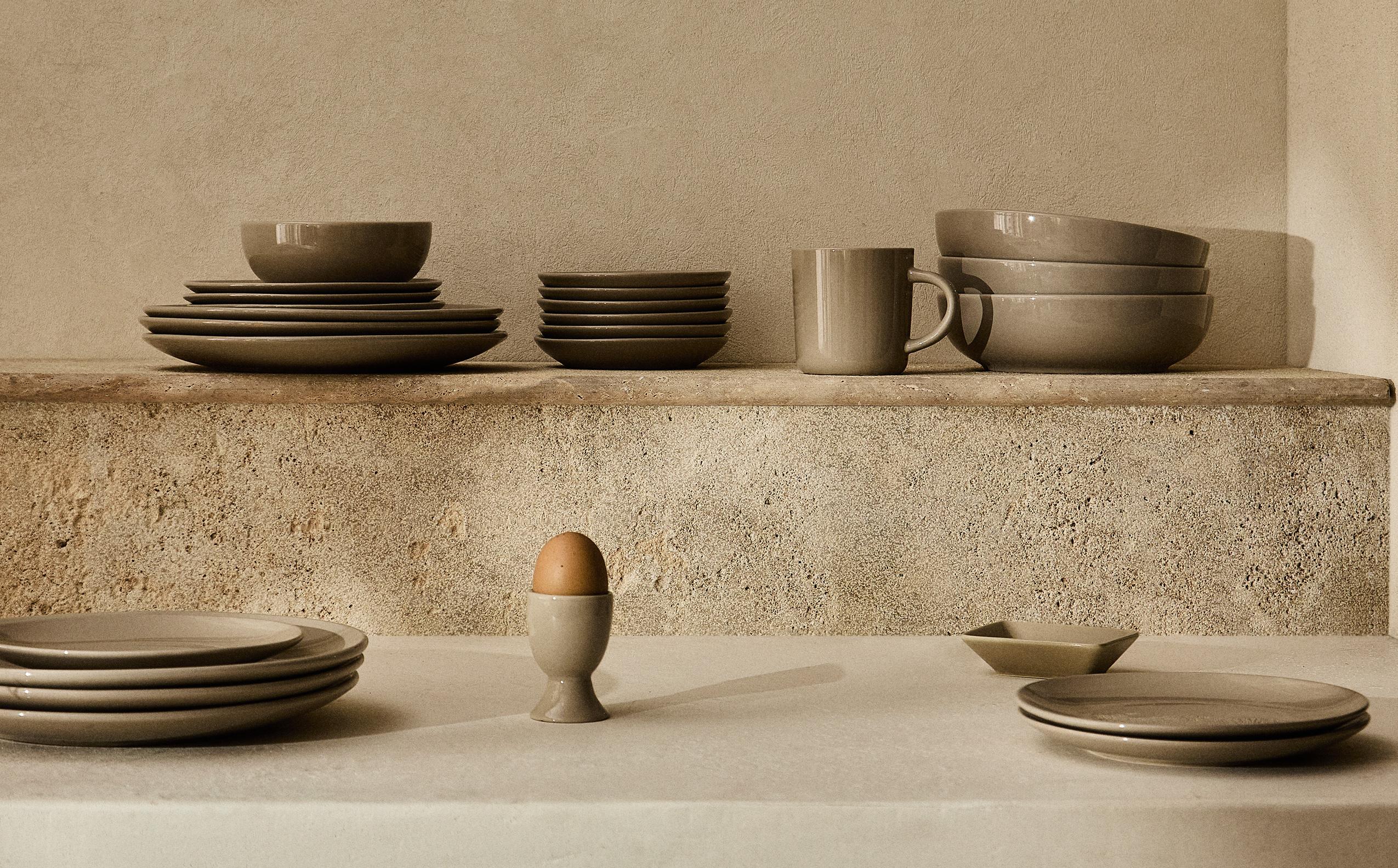 STONEWARE DINNER SET