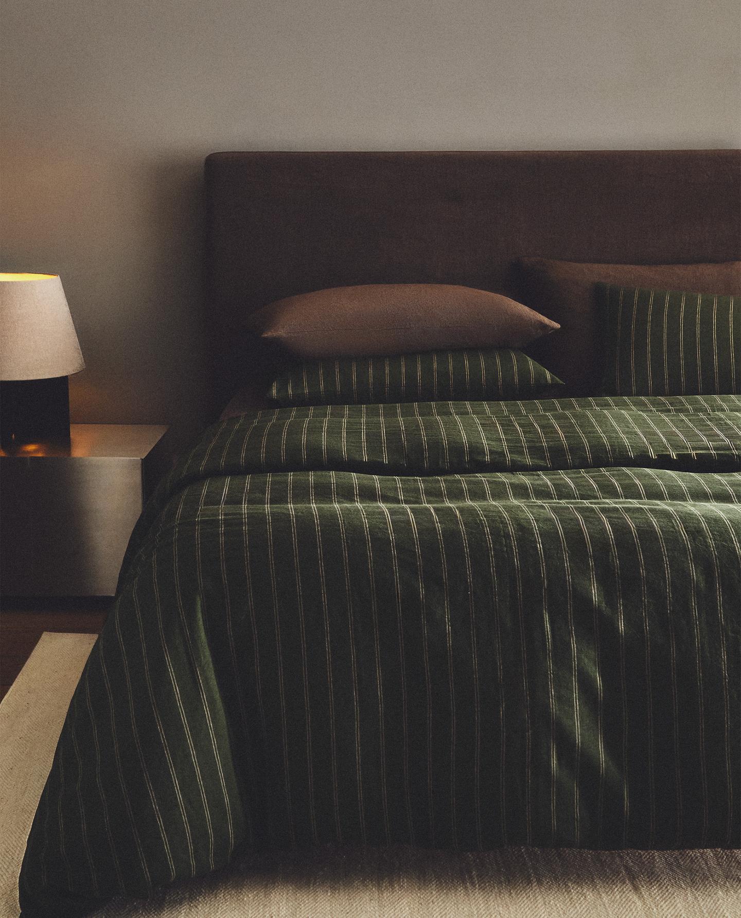 BETTBEZUG AUS BAUMWOLLE UND LEINEN, GESTREIFT, WEIHNACHTEN | Zara Home Deutschland