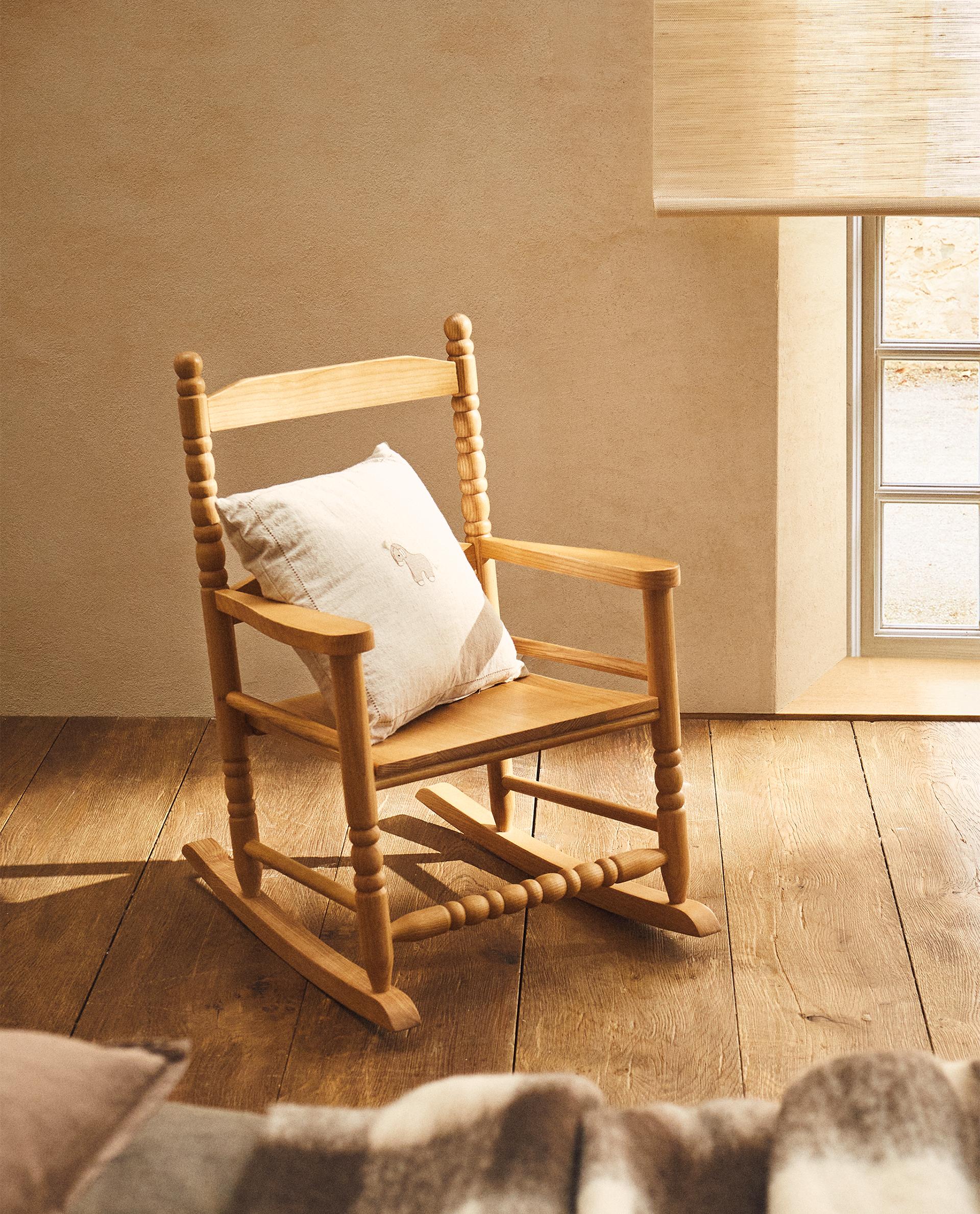 WOODEN ROCKING CHAIR