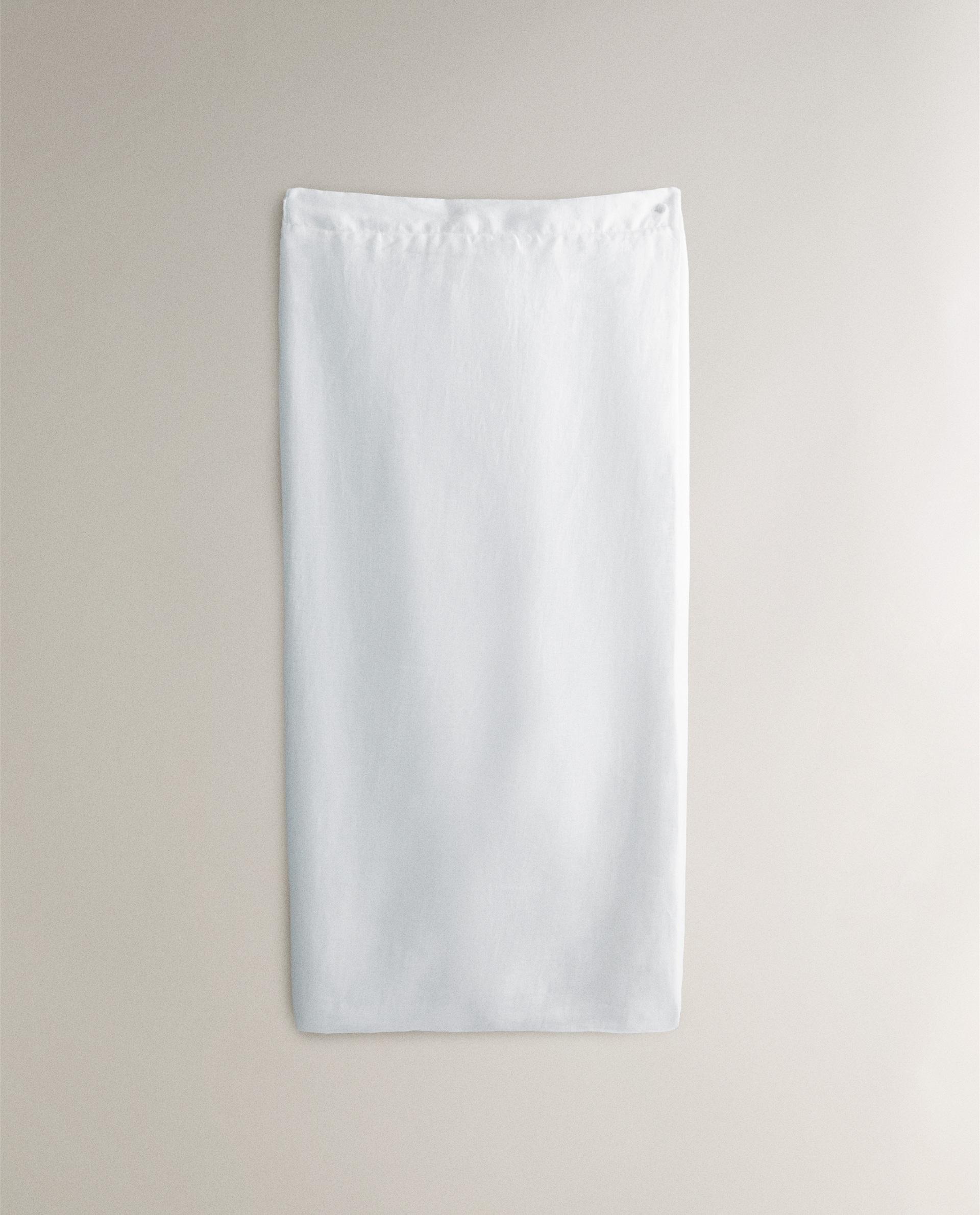 WRAP-AROUND BODY TOWEL WITH BUTTONS