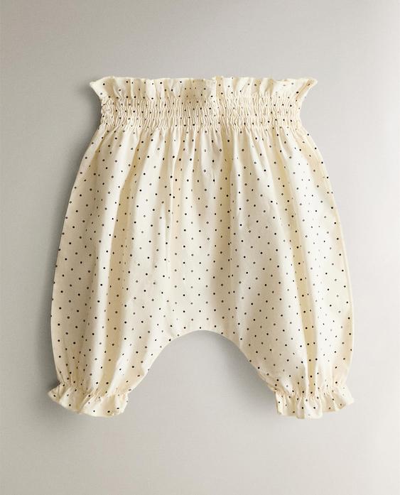 PUNKTAINAS MAZUĻU BIKSES AR ZEMU STAKLI PUNKTAINAS MAZUĻU BIKSES AR ZEMU STAKLI