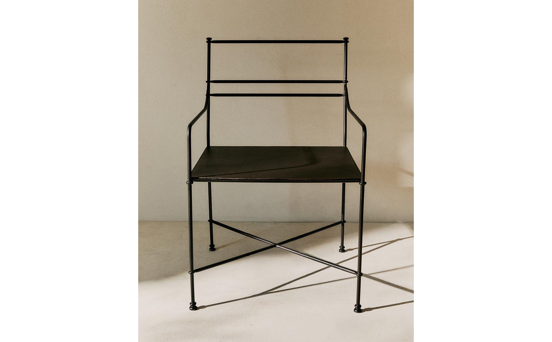 FORGED METAL ACCENT CHAIR WITH ARMRESTS FORGED METAL ACCENT CHAIR WITH ARMRESTS
