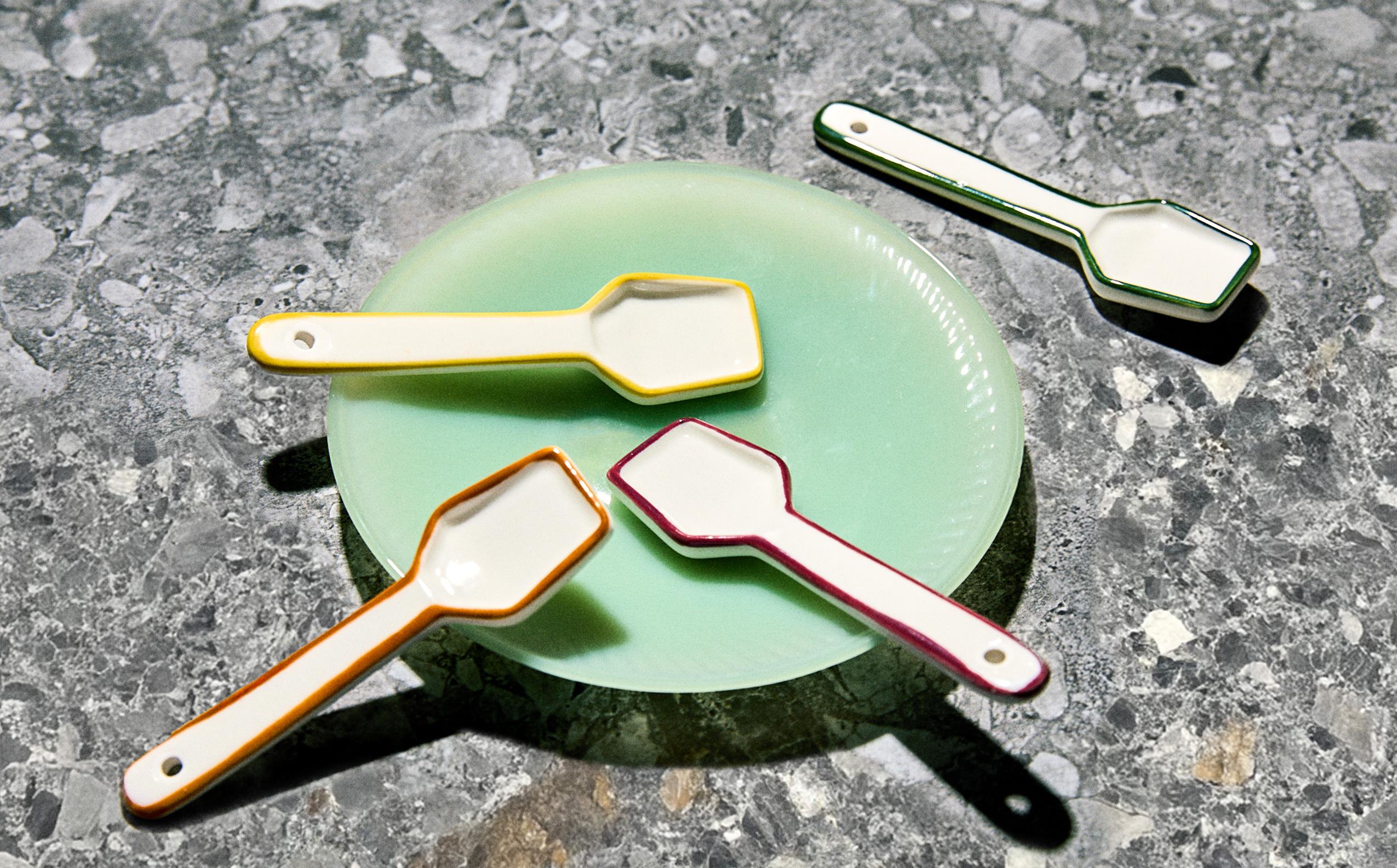 PACK OF STONEWARE ICE CREAM SPOONS WITH CONTRAST EDGE (PACK OF 4)