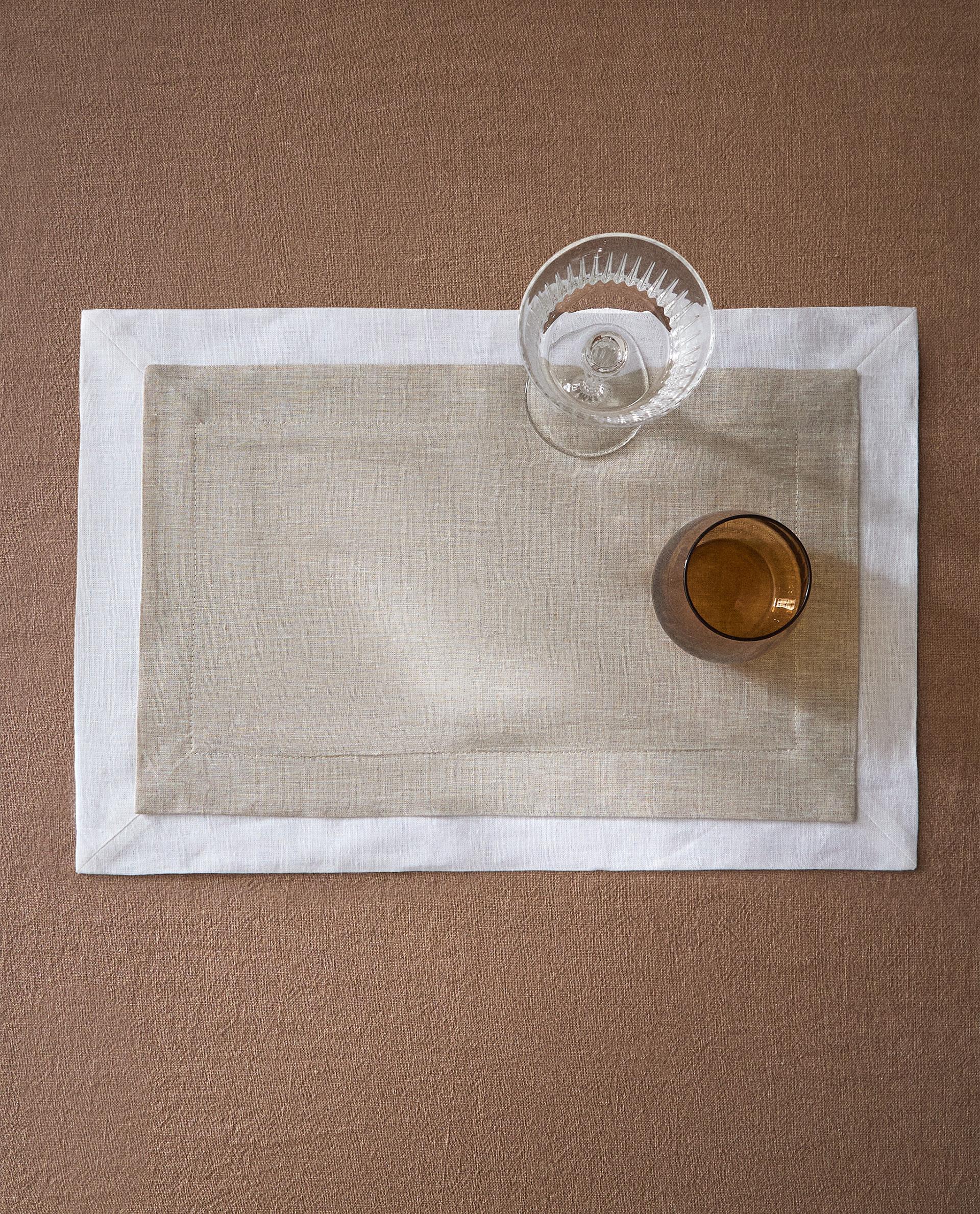 DOUBLE-LAYER PLACEMAT