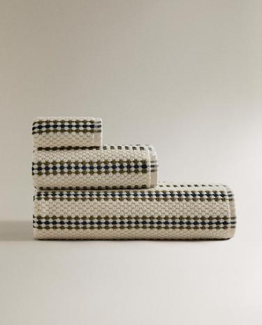 GEOMETRIC TEXTURED BATH TOWEL GEOMETRIC TEXTURED BATH TOWEL