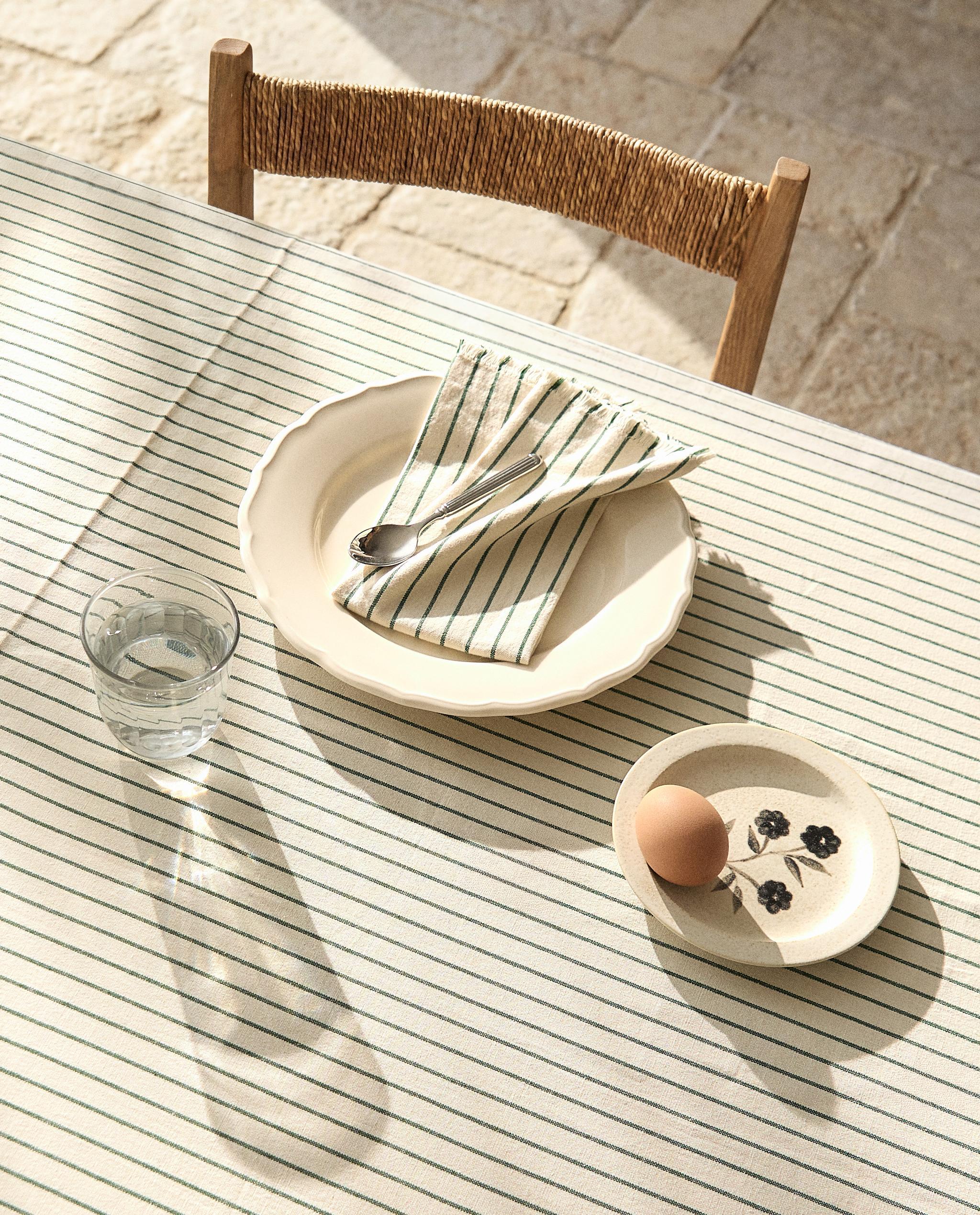 TOMATO AND STRIPED TABLECLOTHS AND NAPKINS product thumbnail 2
