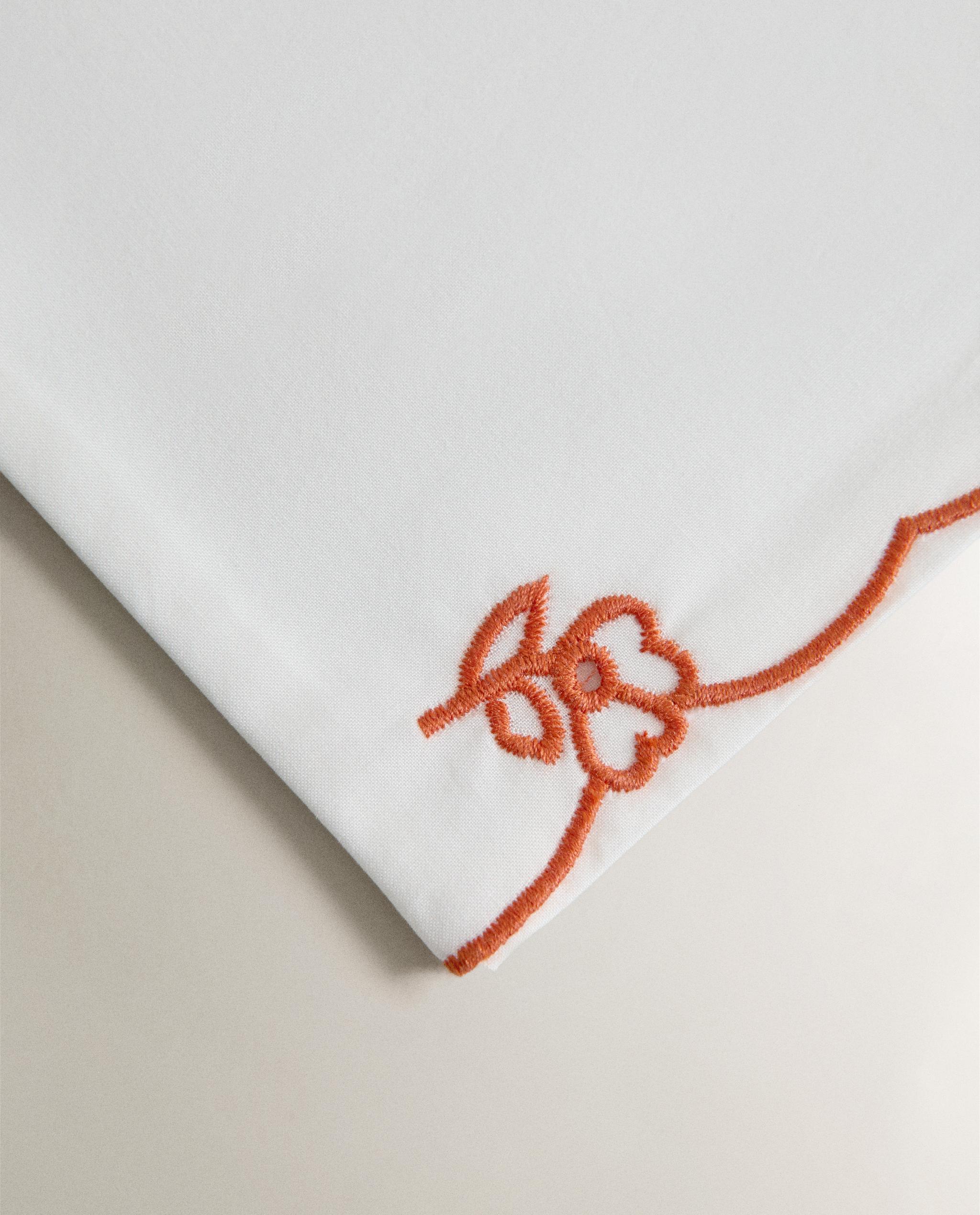 COT PILLOWCASE AND FLAT SHEET SET WITH EMBROIDERED FLOWERS product thumbnail 5