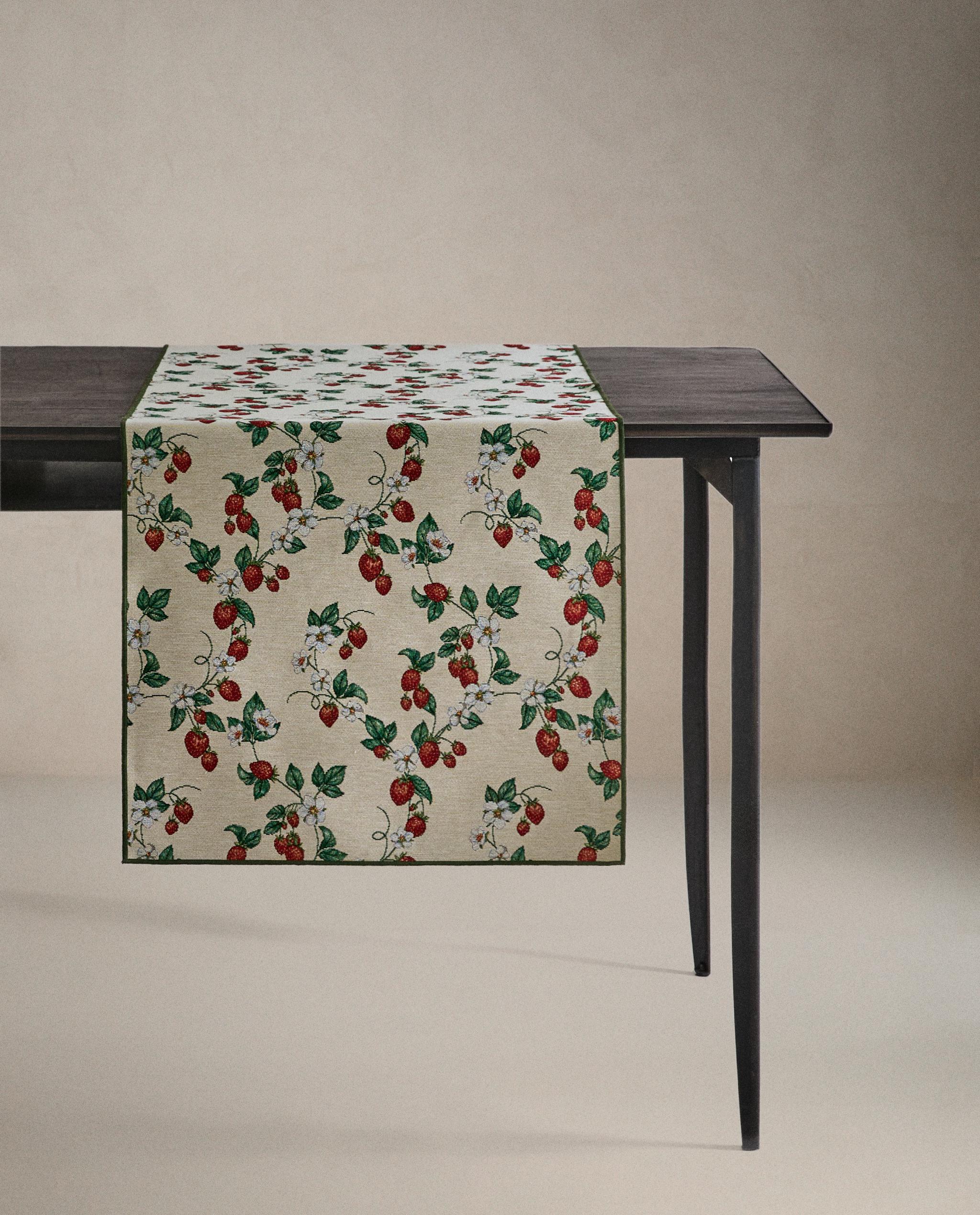 STRAWBERRY JACQUARD TABLE RUNNER product thumbnail 4